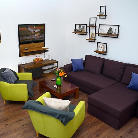 טימישוארה Mirvana Apartments Metheor Executive Suite מראה חיצוני תמונה