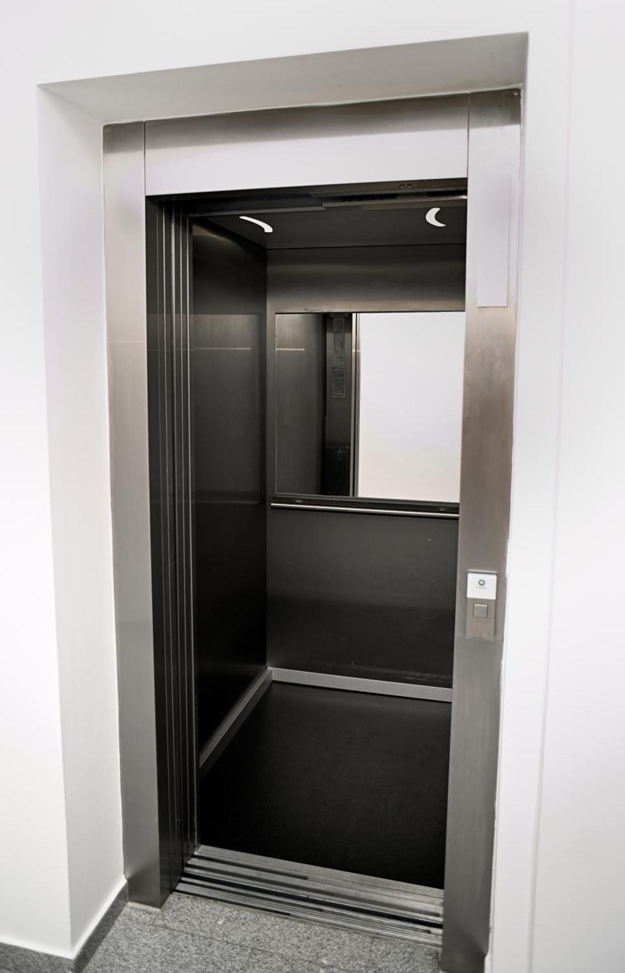 טימישוארה Mirvana Apartments Metheor Executive Suite מראה חיצוני תמונה