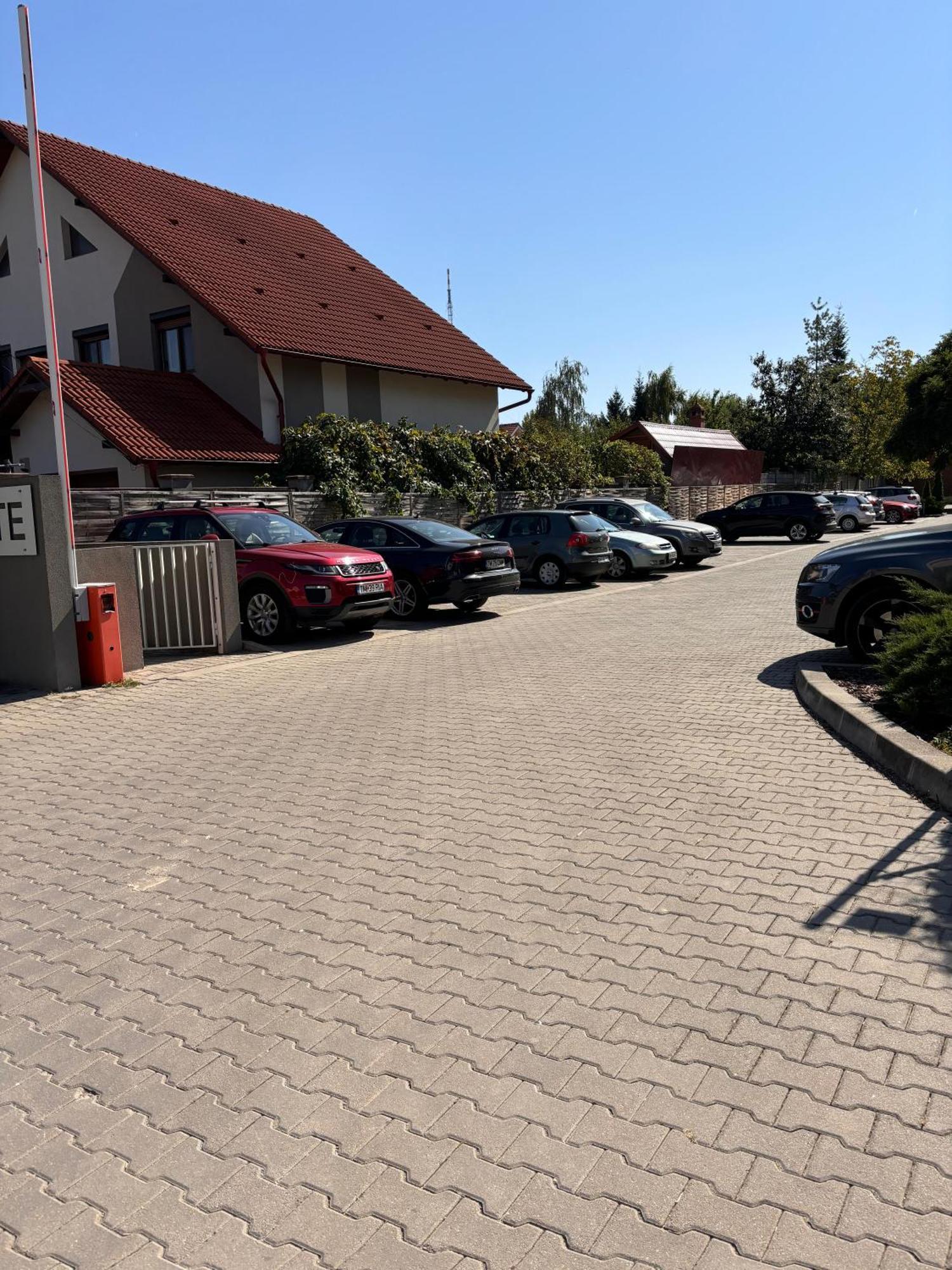 טימישוארה Mirvana Apartments Metheor Executive Suite מראה חיצוני תמונה